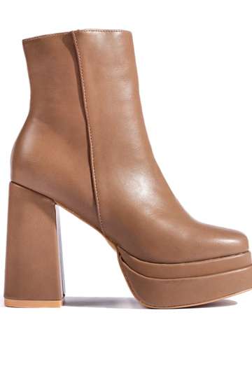 Beige Schuhe mit hohen...