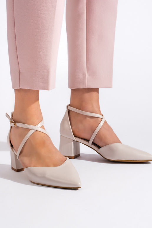 Elfenbeinfarbene Sandalen Elfenbeinfarbene Sandalen