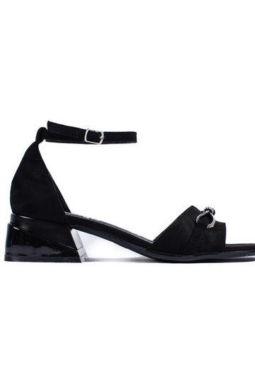 Schwarze Wildleder-Sandalen...