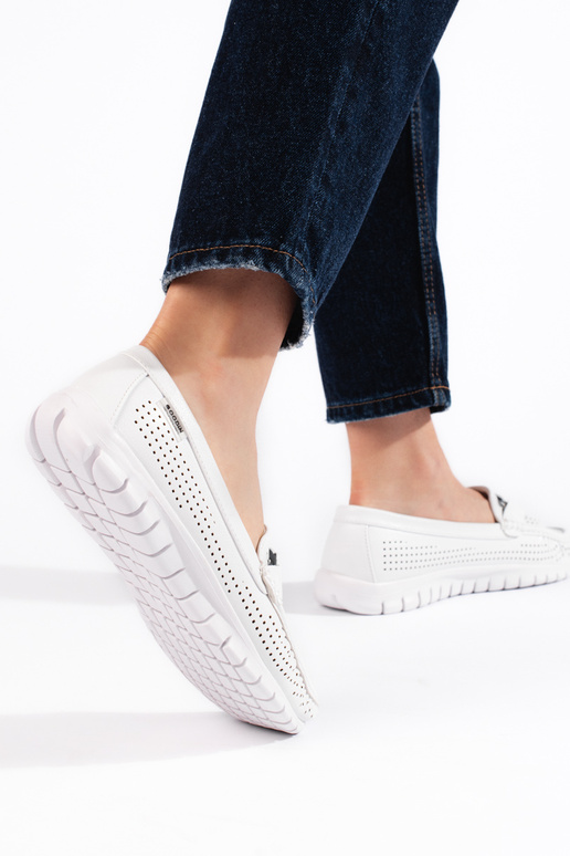 mit durchbrochenen Elementen,... mit durchbrochenen Elementen,...