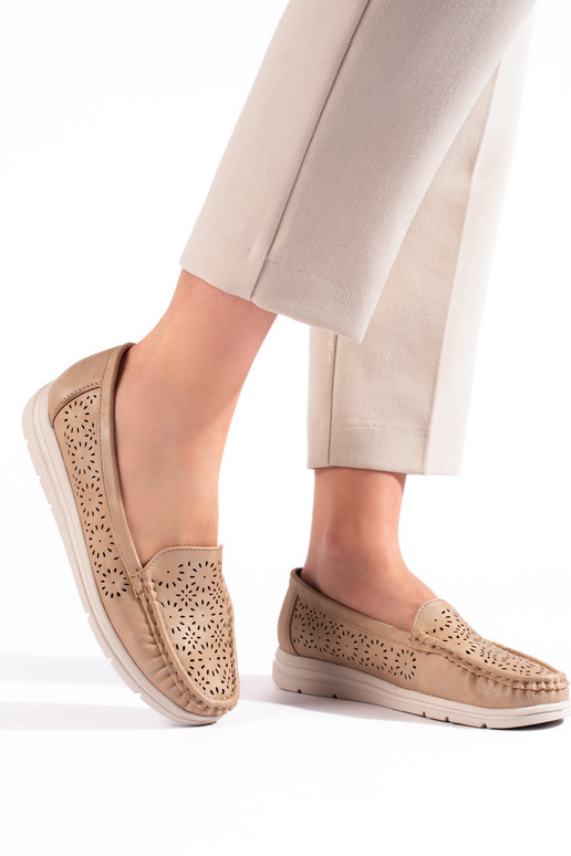 mit durchbrochenen Elementen,... mit durchbrochenen Elementen,...