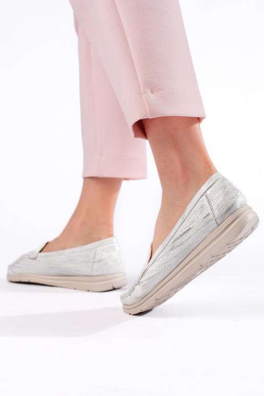 weiße Damenmokassins