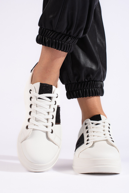 weiße Sneakers-Modellschuhe weiße Sneakers-Modellschuhe