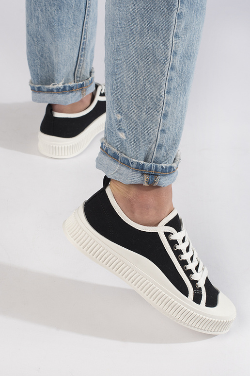 Schwarze klassische Damen-Sneakers... Schwarze klassische Damen-Sneakers...