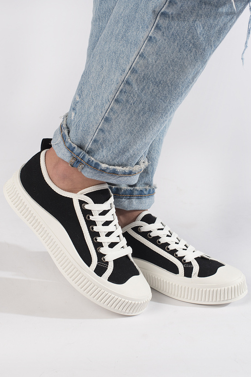 Schwarze klassische Damen-Sneakers... Schwarze klassische Damen-Sneakers...