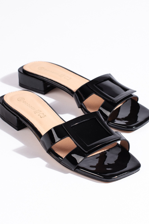 Klassische schwarze Hausschuhe