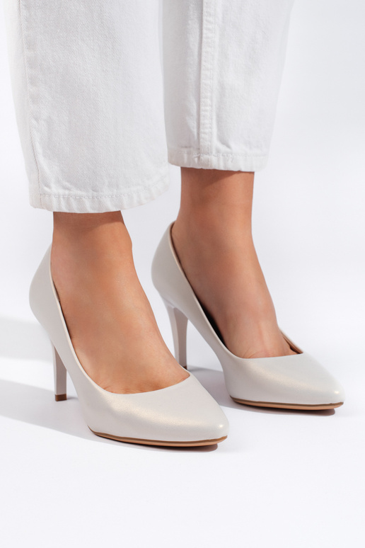 weiße High Heels mit dünnem Absatz... weiße High Heels mit dünnem Absatz...