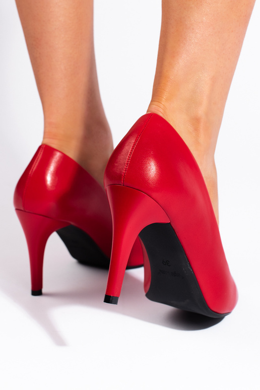 rote High Heels mit dünnem Absatz von... rote High Heels mit dünnem Absatz von...