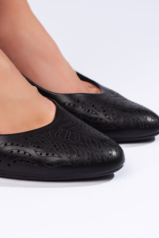 mit durchbrochenen Elementen,... mit durchbrochenen Elementen,...