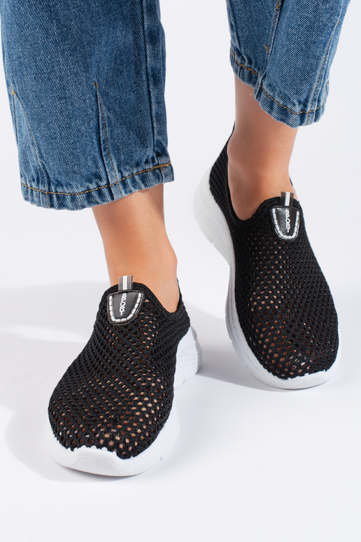 schwarze Sportschuhe mit...