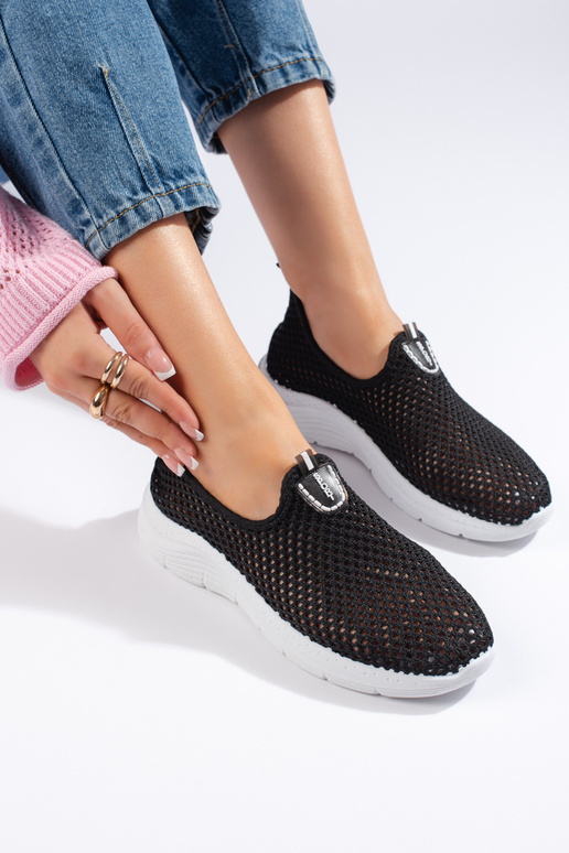 schwarze Sportschuhe mit...