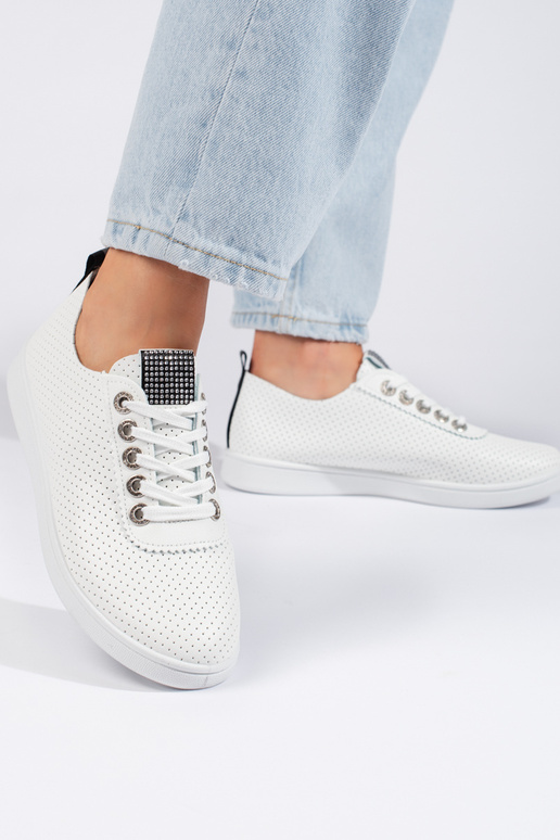 mit durchbrochenen Elementen, weiße... mit durchbrochenen Elementen, weiße...