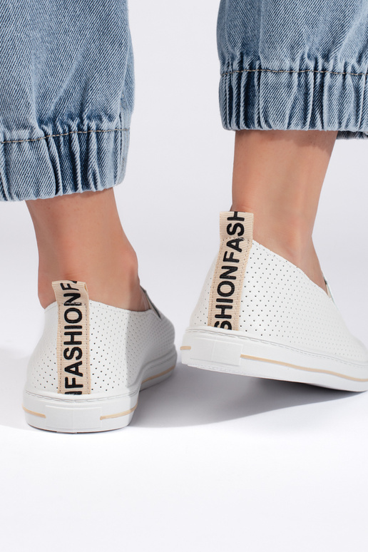 mit durchbrochenen Elementen...