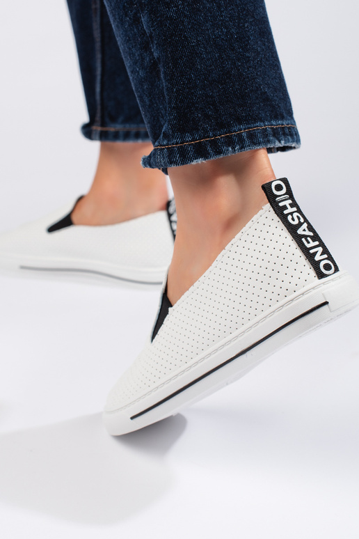 mit durchbrochenen Elementen...