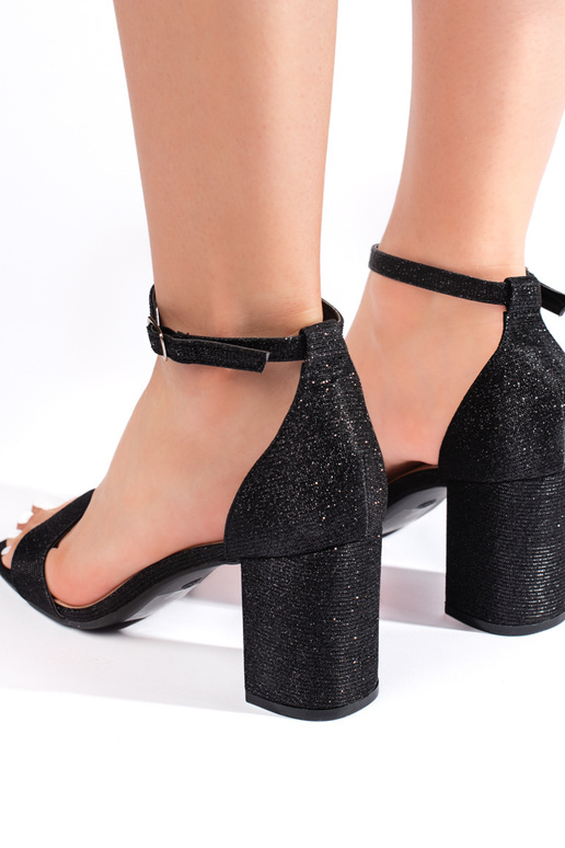 schwarze Sandaletten