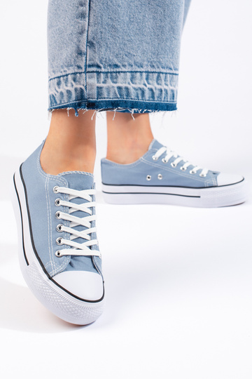 Hellblaue Damenschuhe 2