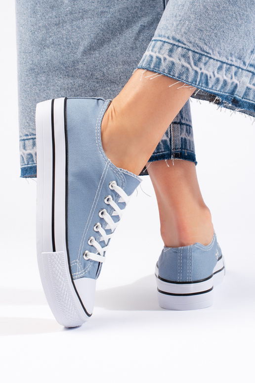 Hellblaue Damenschuhe