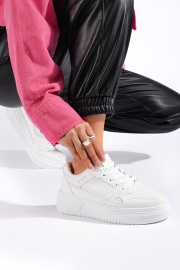 weiße Sneakers-Modellschuhe 2