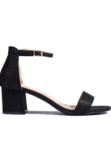 schwarze Sandalen