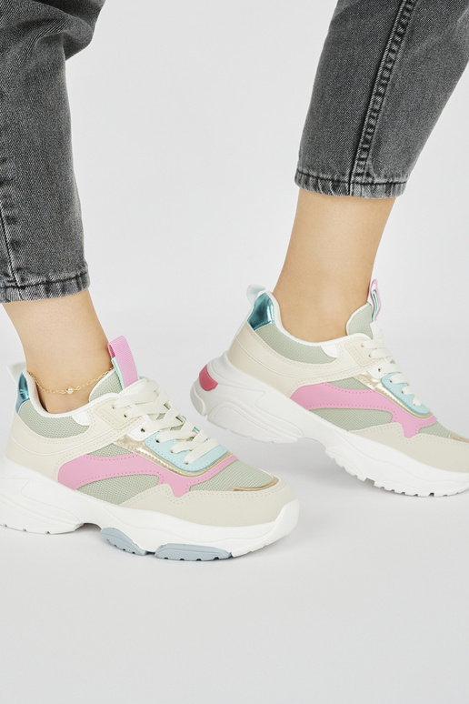 Sportlicher Damenschuh mit dicker Sohle