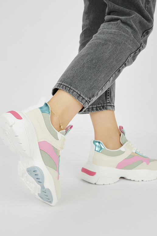 Sportlicher Damenschuh mit dicker Sohle