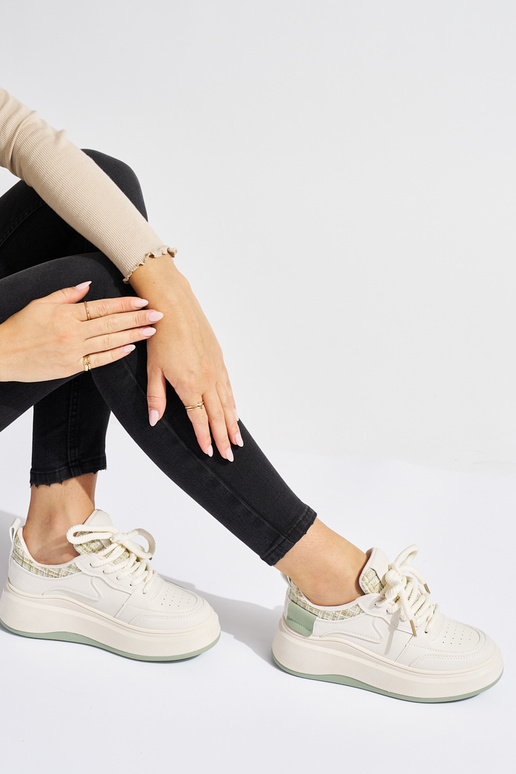 Schwarze Damen-Sneaker-Modellschuhe...