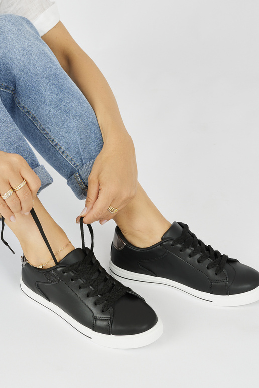 Klassisches Damen-Sportschuhmodell in...