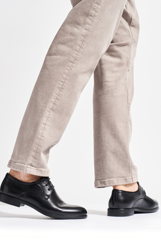 Schwarze Herrenstiefeletten gebunden