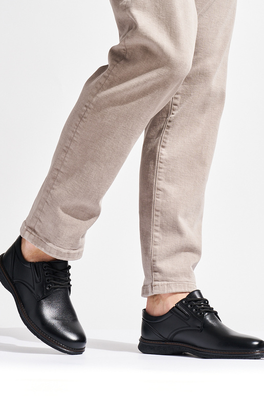 Schwarze Herrenstiefeletten gebunden