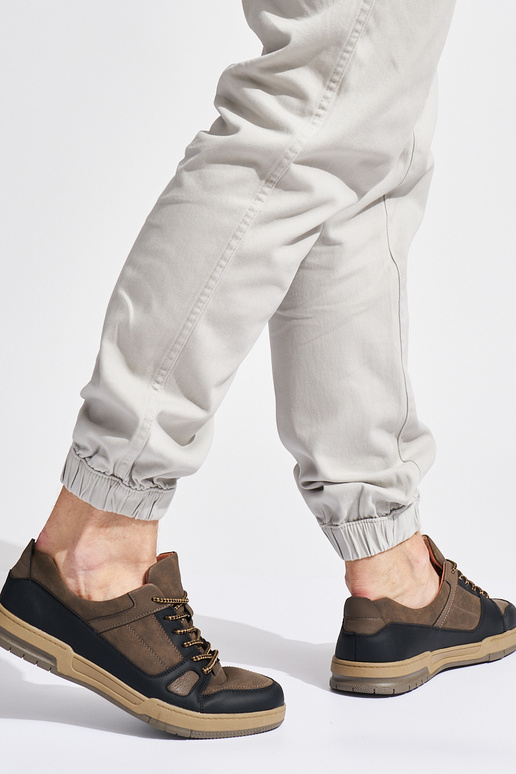 Schwarze und braune Herren-Sportschuhe