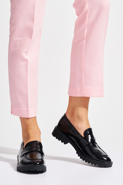 Mokassins mit Lackeffekt in schwarzer... Mokassins mit Lackeffekt in schwarzer...