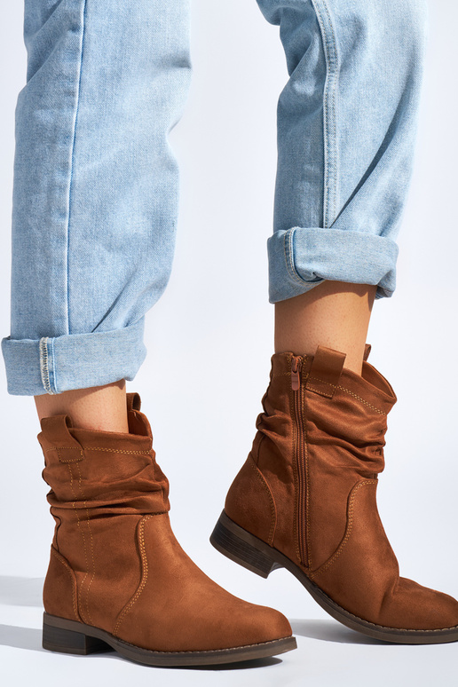 Damenschuhe aus braunem Wildleder