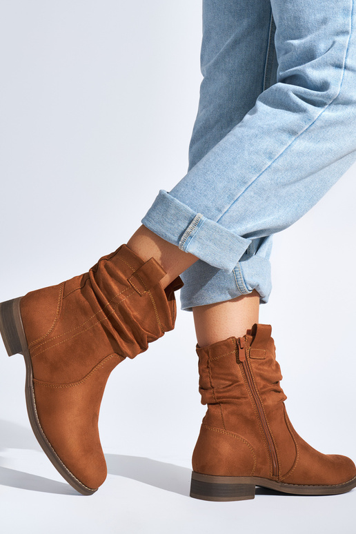 Damenschuhe aus braunem Wildleder