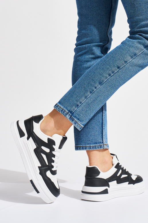 Weiß-schwarze Sneakers-Modellschuhe... Weiß-schwarze Sneakers-Modellschuhe...