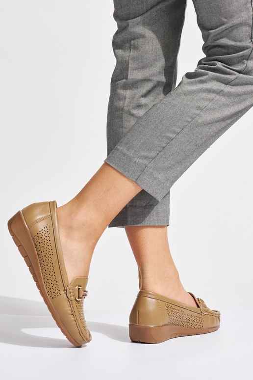 Beige durchbrochen Mokassins auf... Beige durchbrochen Mokassins auf...