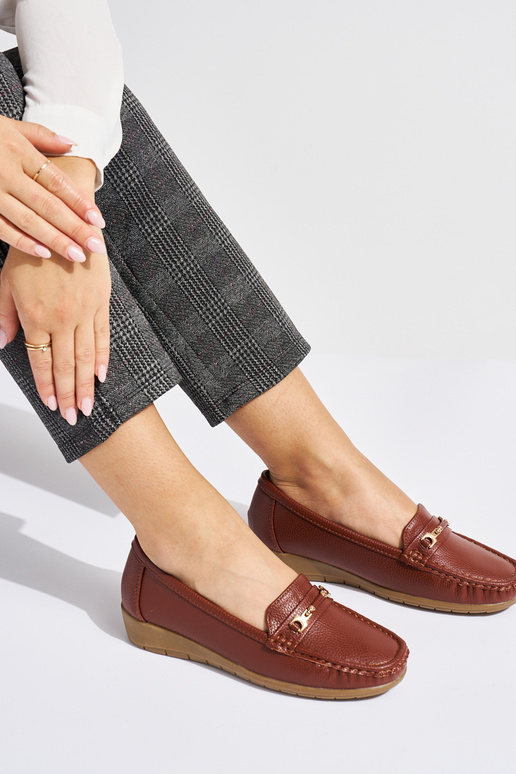 braune Damenmokassins ze zdobieniem