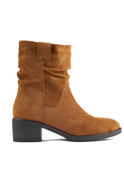 Braune Stiefel im Cowboy-Stil