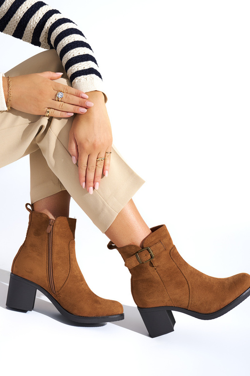 braune Damenschuhe mit Absatz