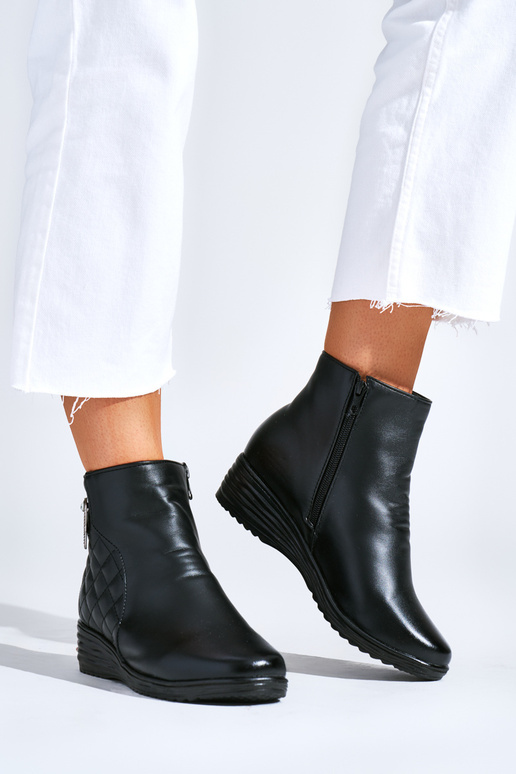 Bequeme schwarze Keilschuhe