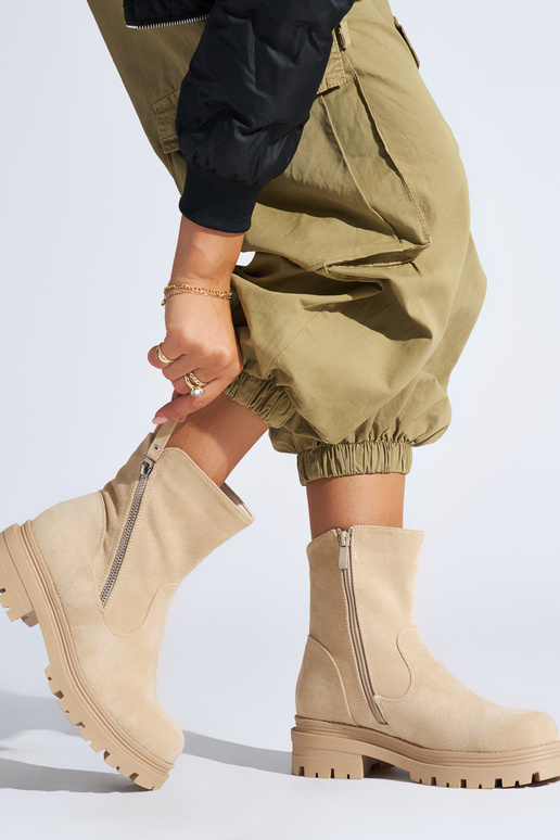 braune Damenschuhe mit ornamentalem...