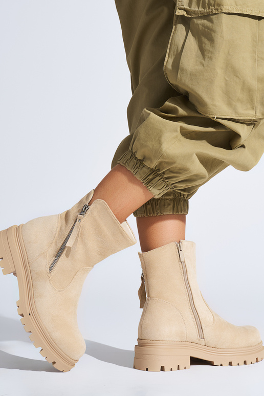 braune Damenschuhe mit ornamentalem...