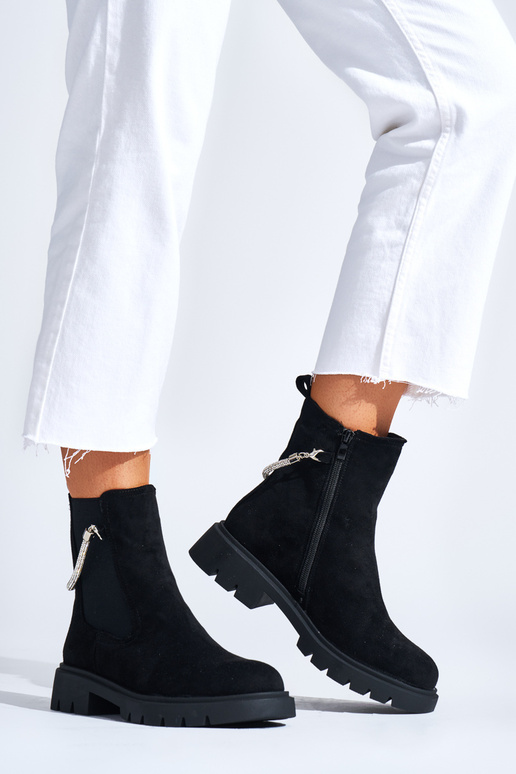 schwarze Damenschuhe z ozdobnym...