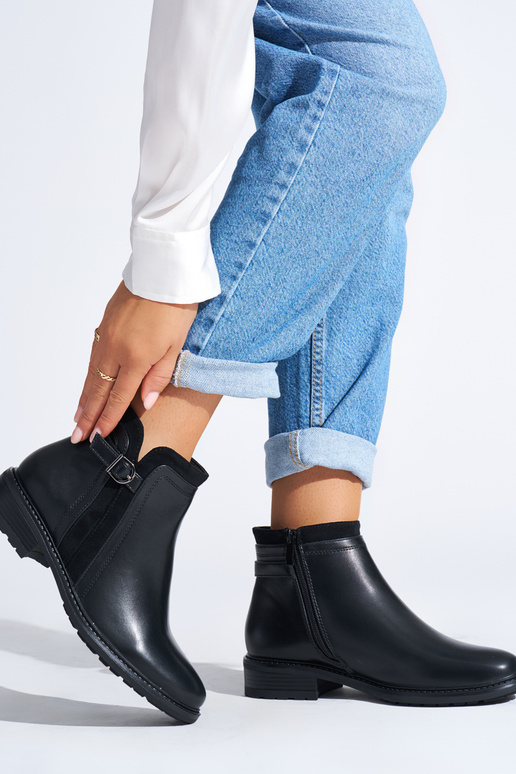 schwarze Damenschuhe mit niedrigem...