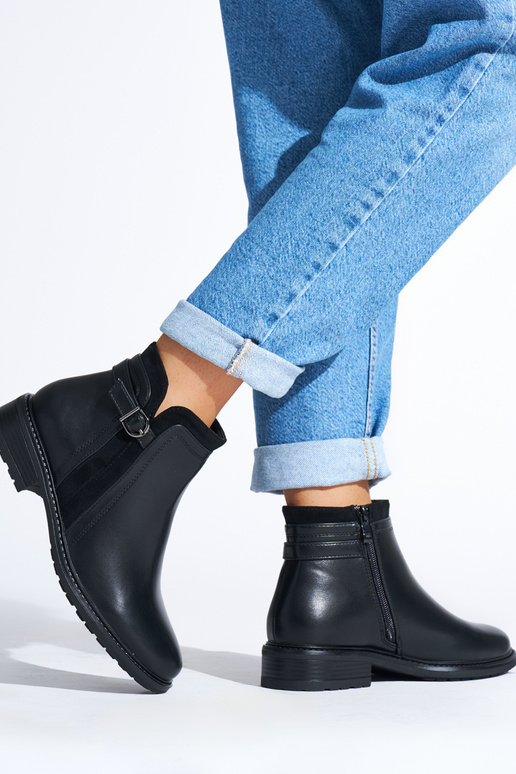 schwarze Damenschuhe mit niedrigem...