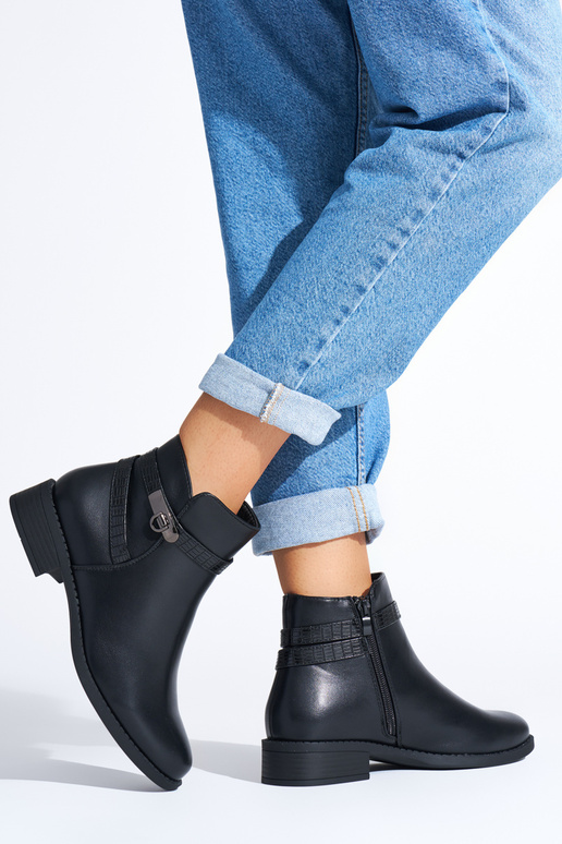 schwarze Damenschuhe mit niedrigem...