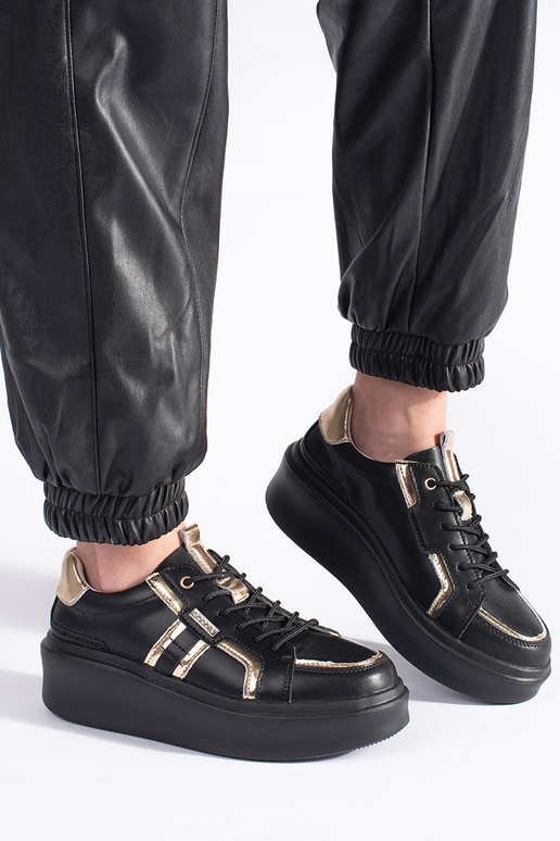 Schwarze Leder-Sneaker-Modellschuhe...