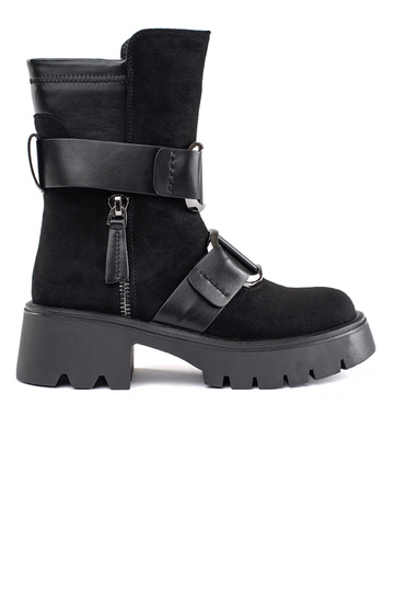 schZuarze Farbe aus...