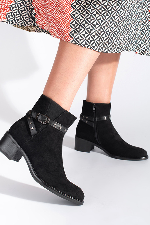 schwarze Wildlederschuhe mit...