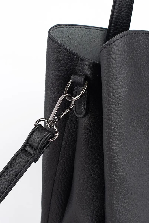 schwarze große Handtasche mit Fransen