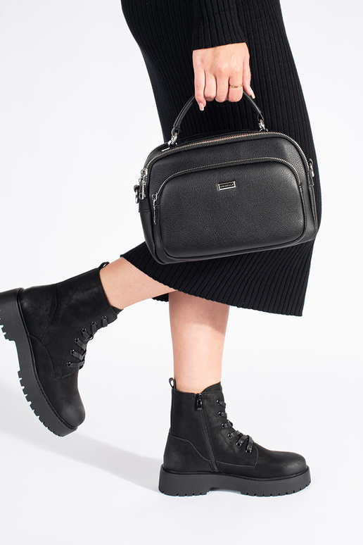 schZuarze Farbe Stiefel mit einer...